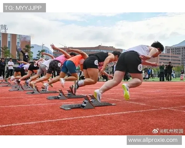 足球明星的百米冲刺挑战赛展现速度与激情的巅峰对决